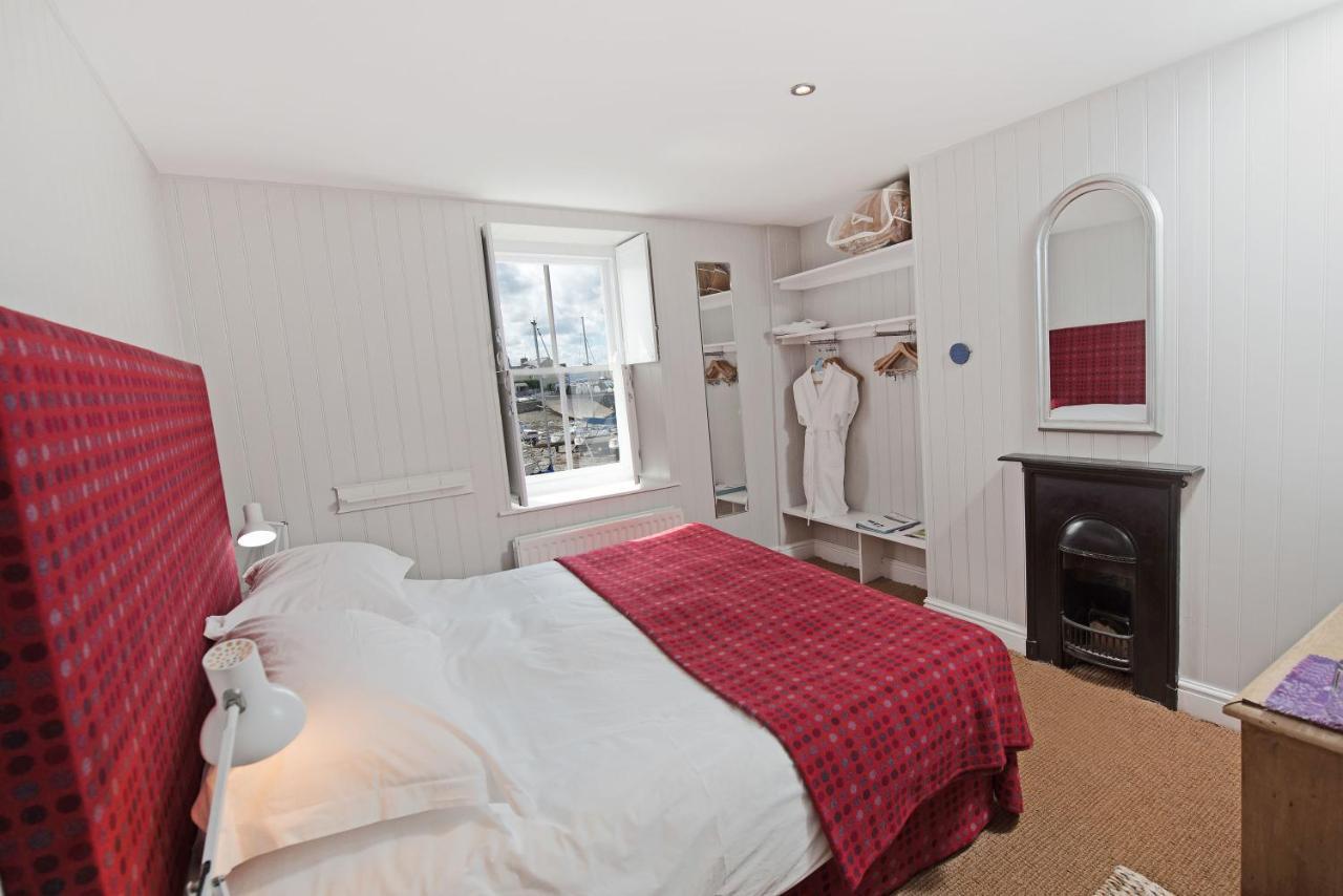 Harbourmaster Hotel Aberaeron Kültér fotó